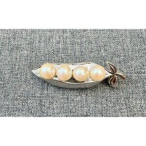 Vintage Signed DANECRAFT “Peas in a Pod” Faux Pearl Silver Tone Brooch Pin